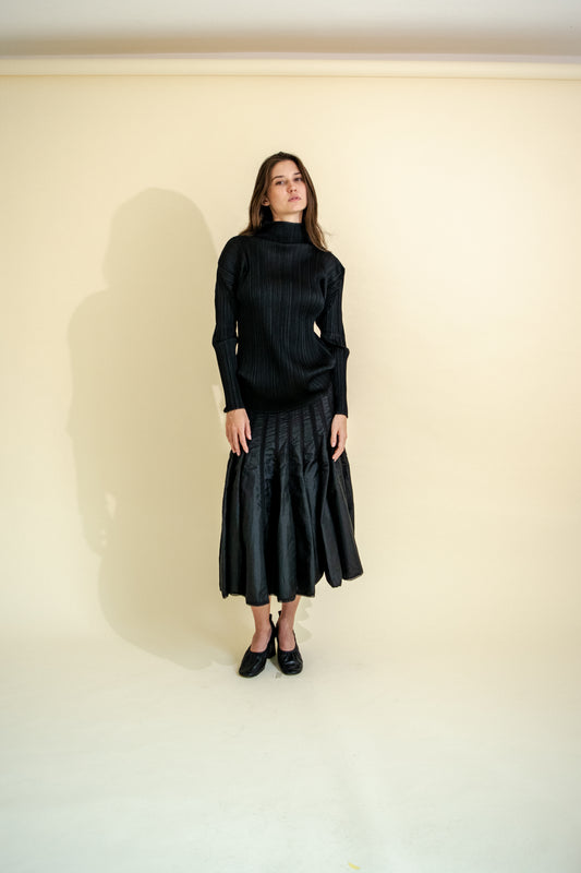ISSEY MIYAKE PLEATED HIGH NECK & LONG SLEEVED TOP