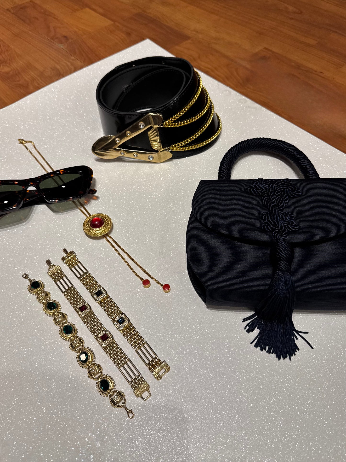 TASSEL CLUTCH WITH CHINESE DÉTAILS