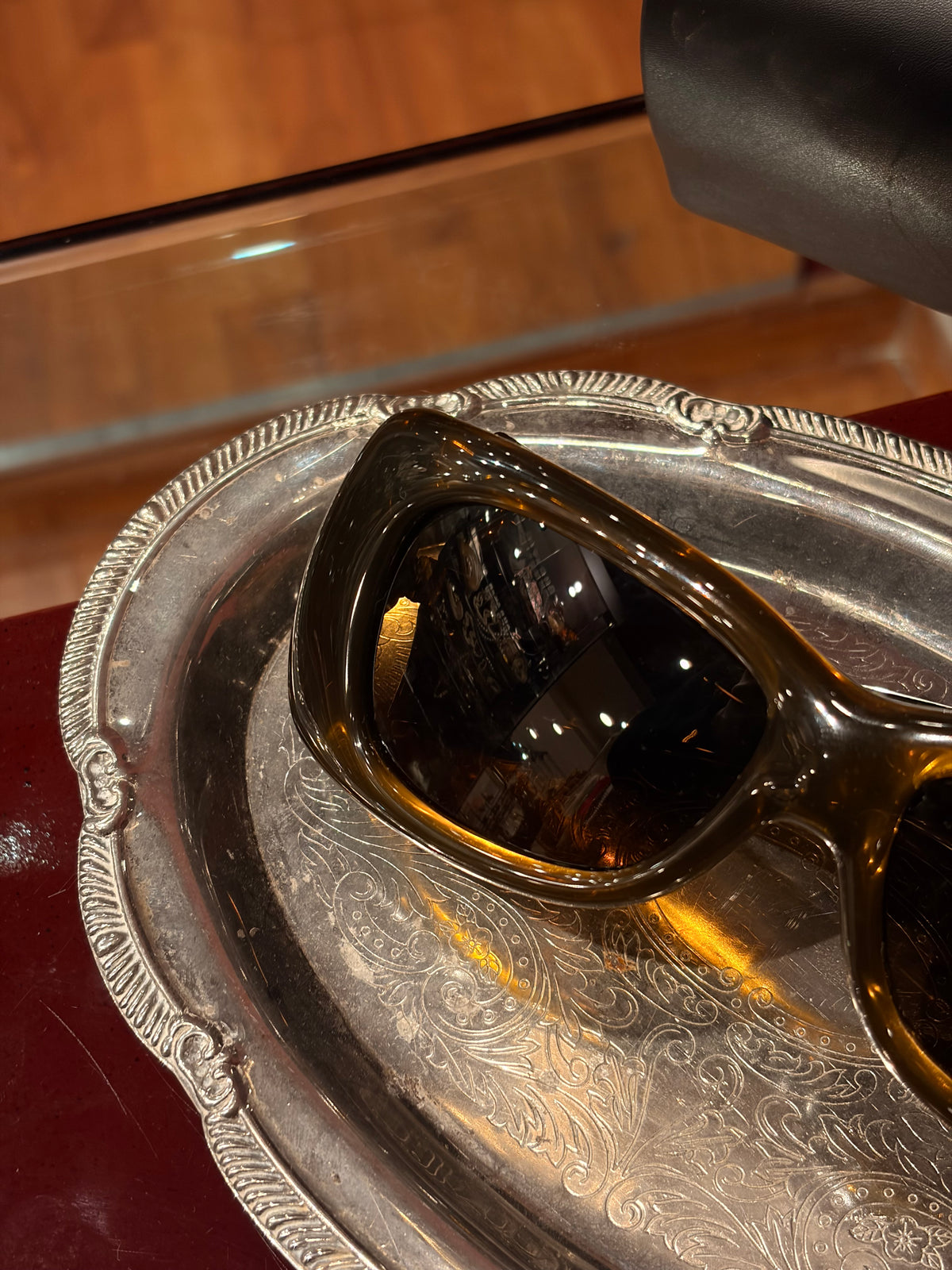 SAINT LAURENT OVERSIZED SUNGLASSES