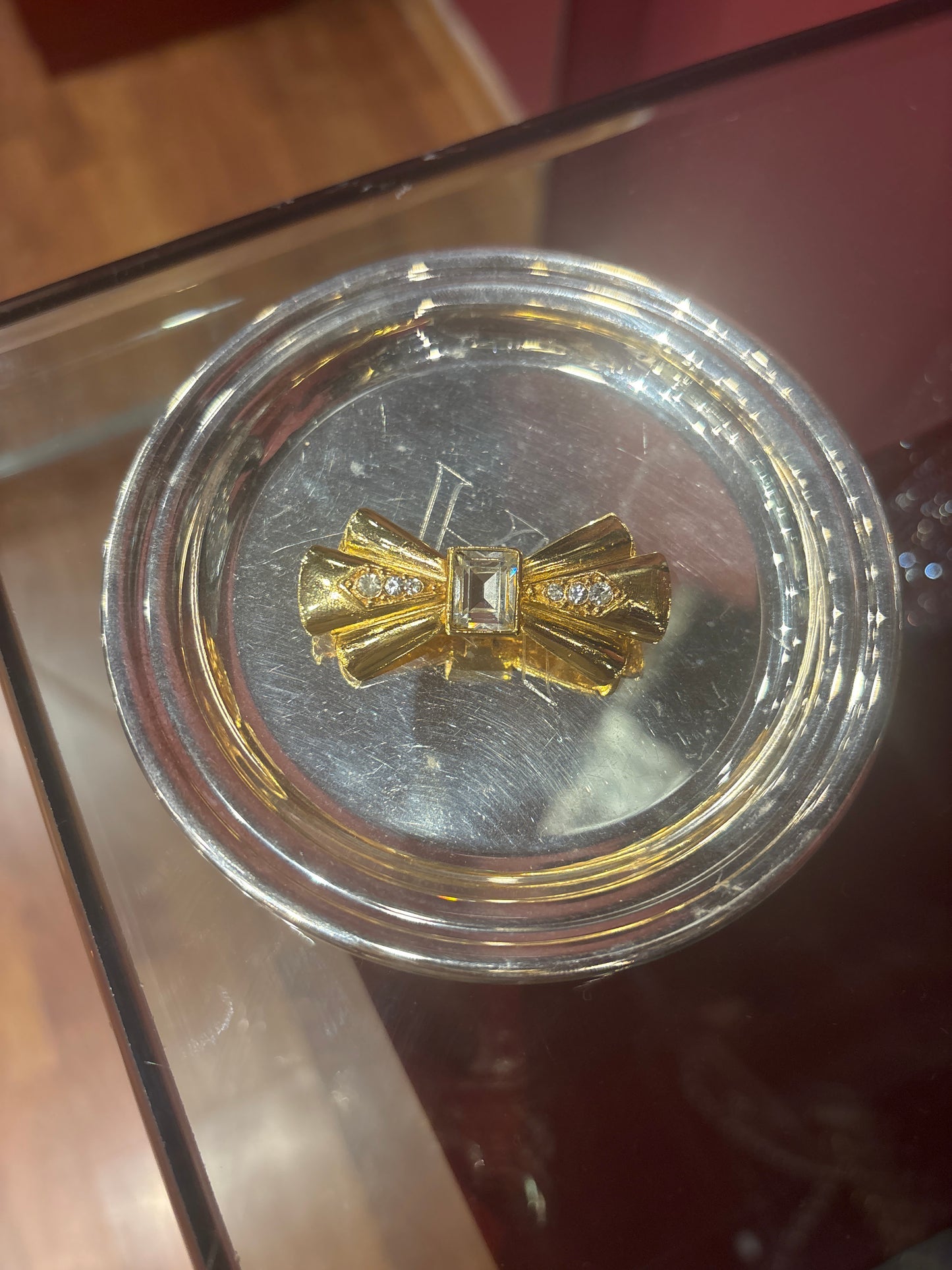 BOW GOLDEN BROOCH