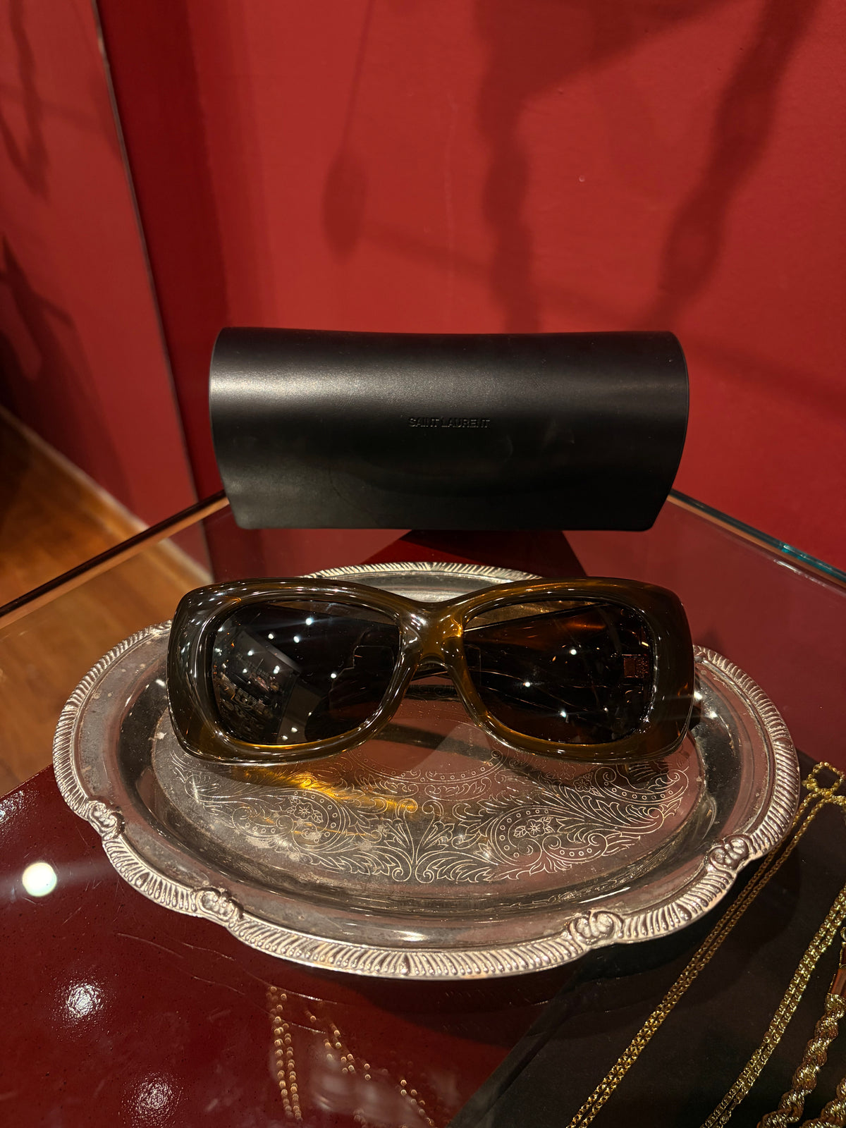 SAINT LAURENT OVERSIZED SUNGLASSES
