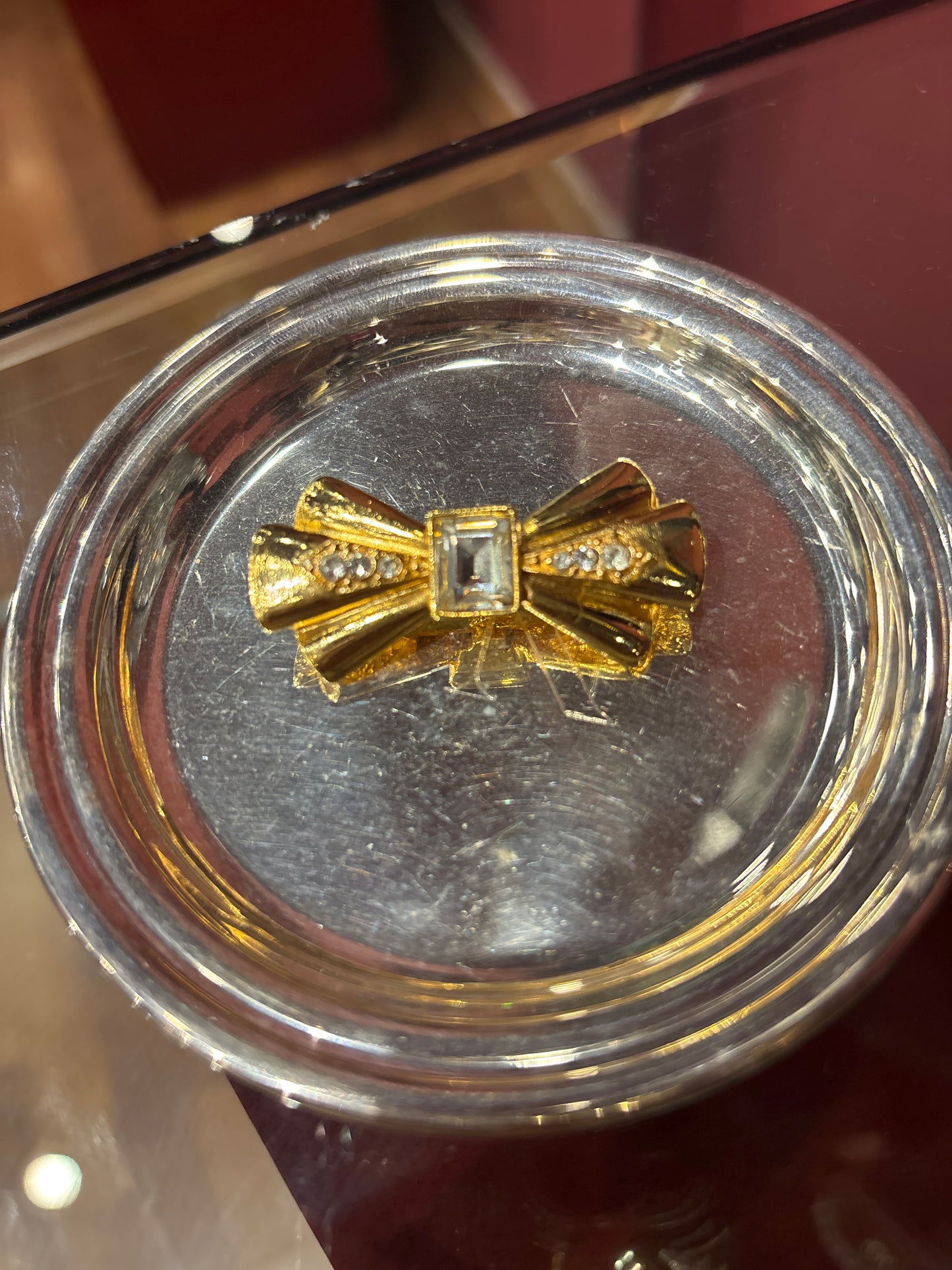 BOW GOLDEN BROOCH