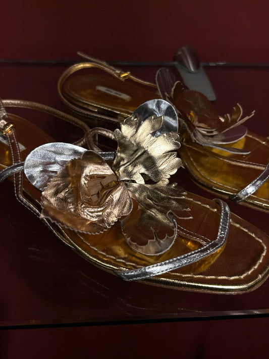 MIU MIU FLAT FLOWER SANDALS (39)