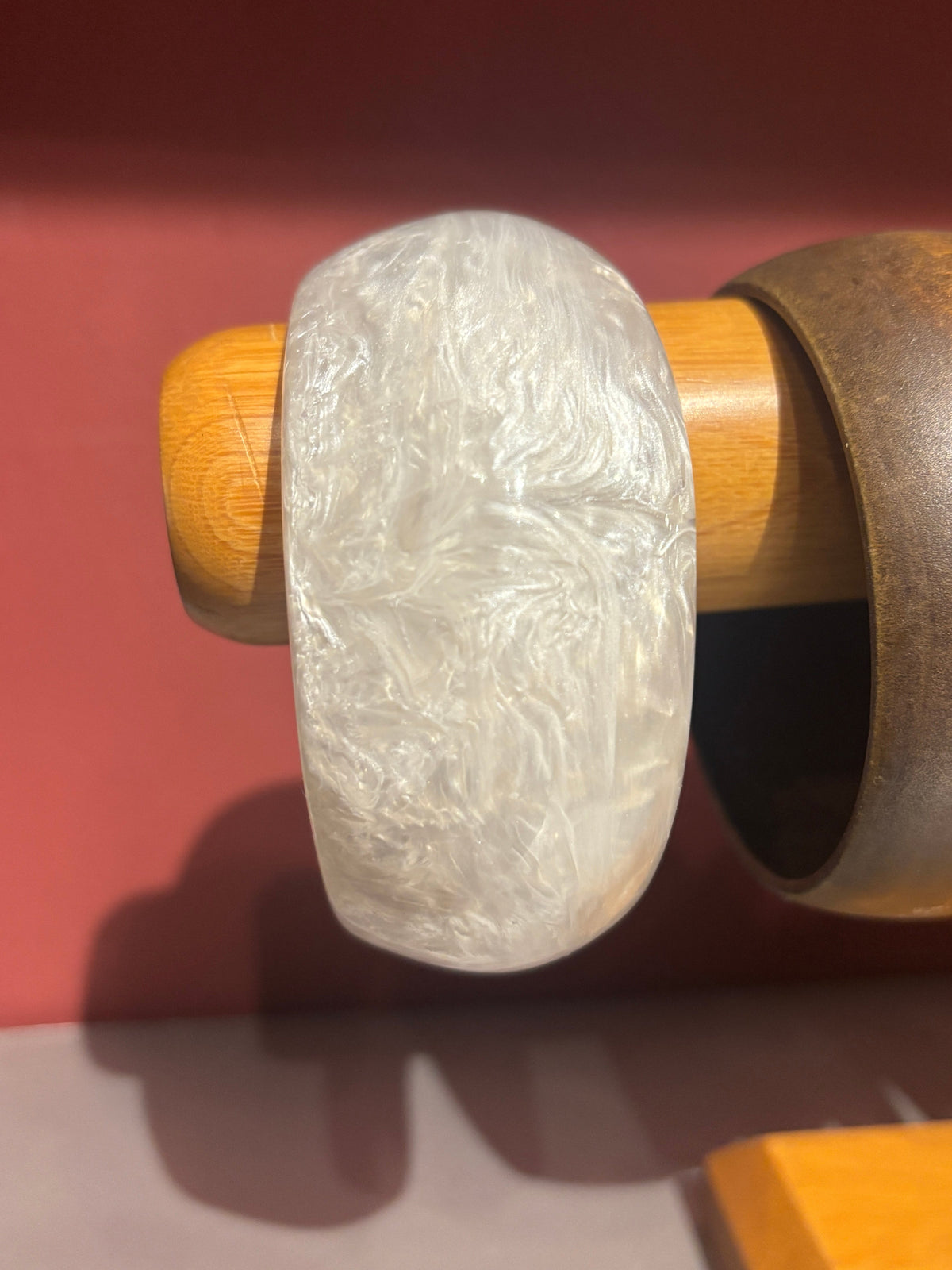 OVERSIZED RESINE CUFF