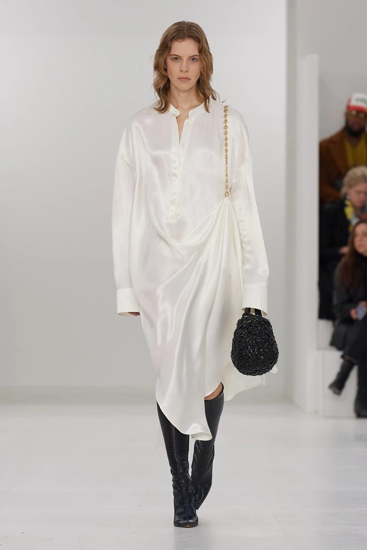 LOEWE RUNWAY FALL/ WINTER 2023 SILK DRAPE