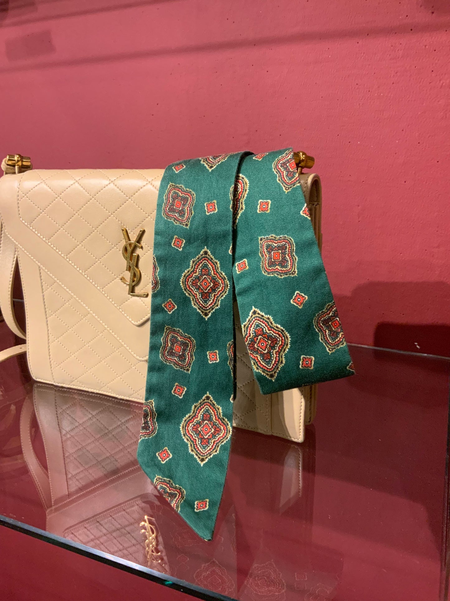 GUCCI SCARF/FOULARD