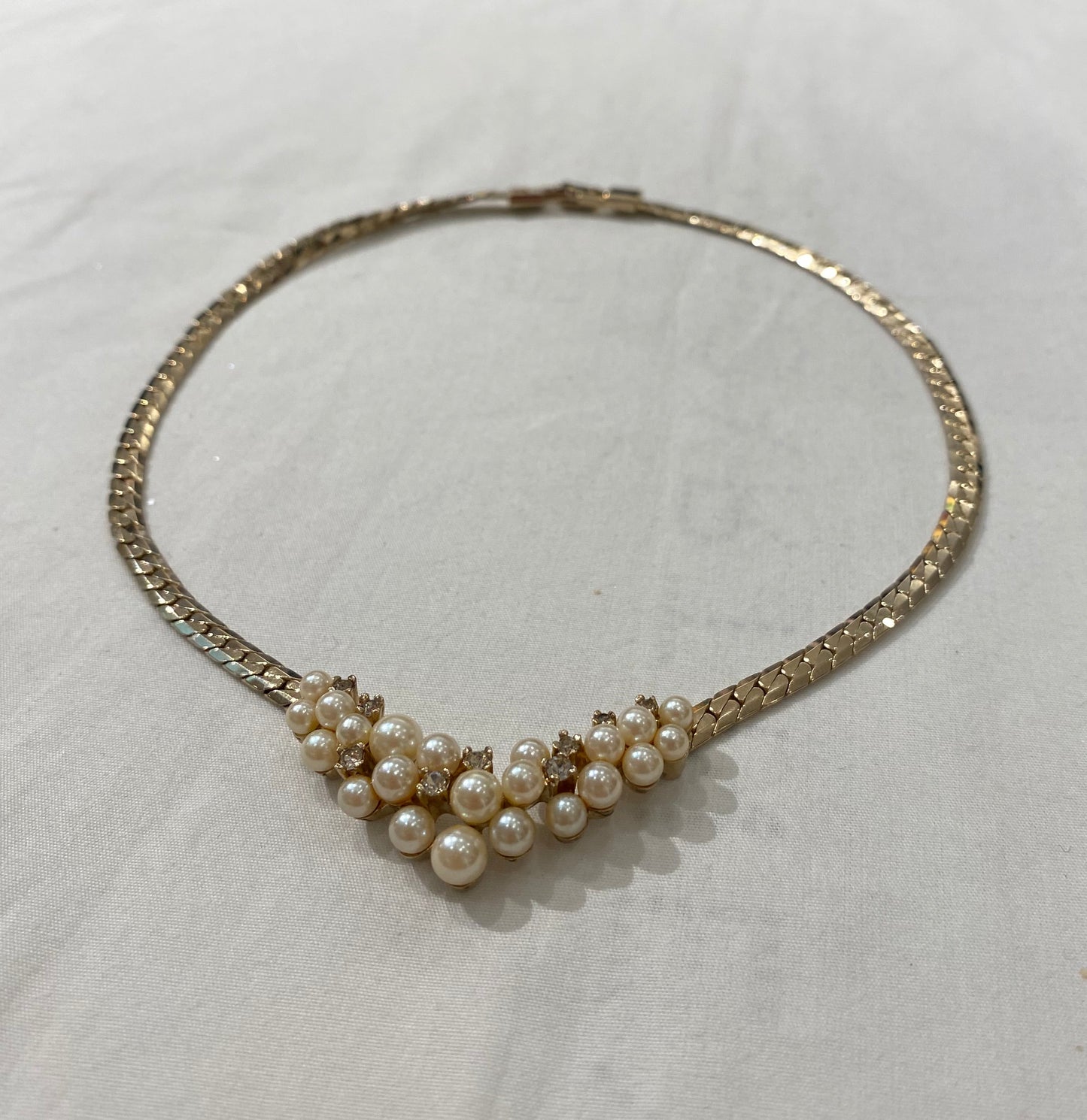 CHOKER WITH SMALL PEARLS AND RHINESTONES