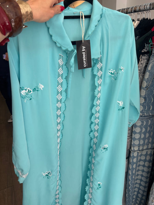 19. COLLECTOS VINTAGE TURQUOISE FLOWER DESHABILLE