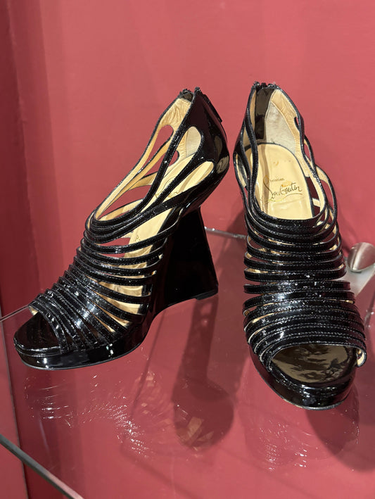 CHRISTIAN LOUBOUTIN DISQUEEN SANDALS