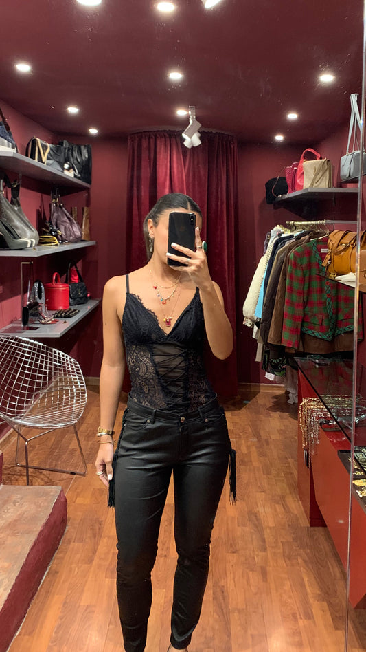 CROSSED STRINGS BODY