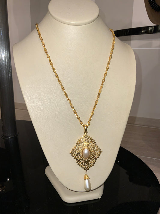 PEARL NECKLACE