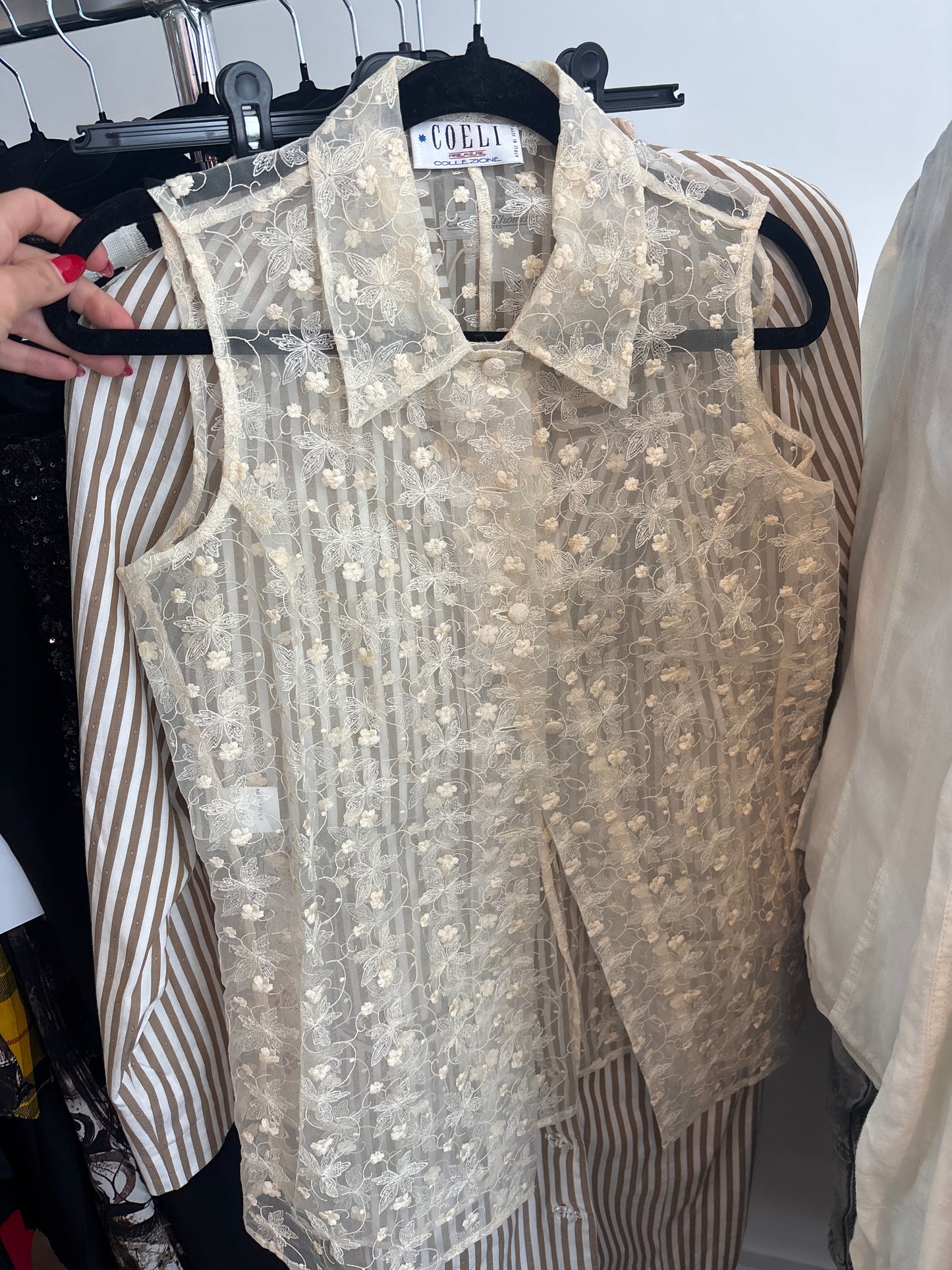 26. EMBROIDERED COLLECTORS TOP