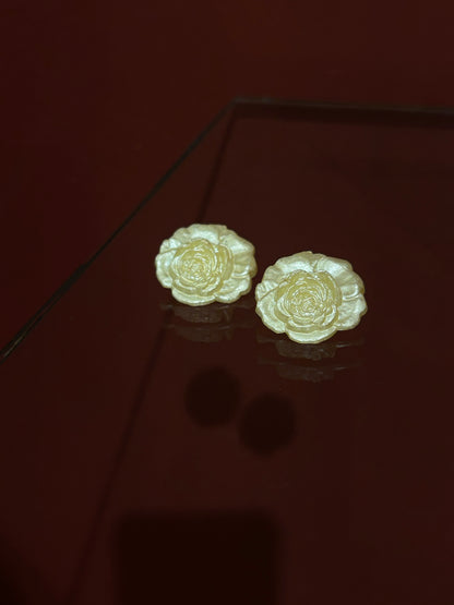RESIN CAMELLIA EARRINGS