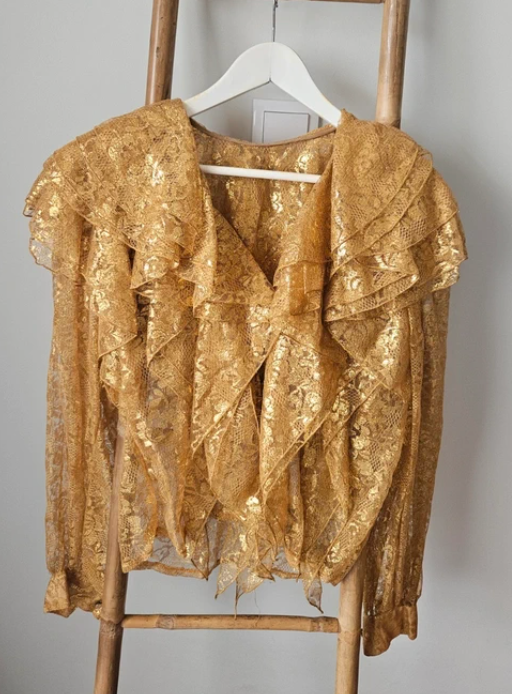15. COLLECTORS LACE RUFFLED TOP