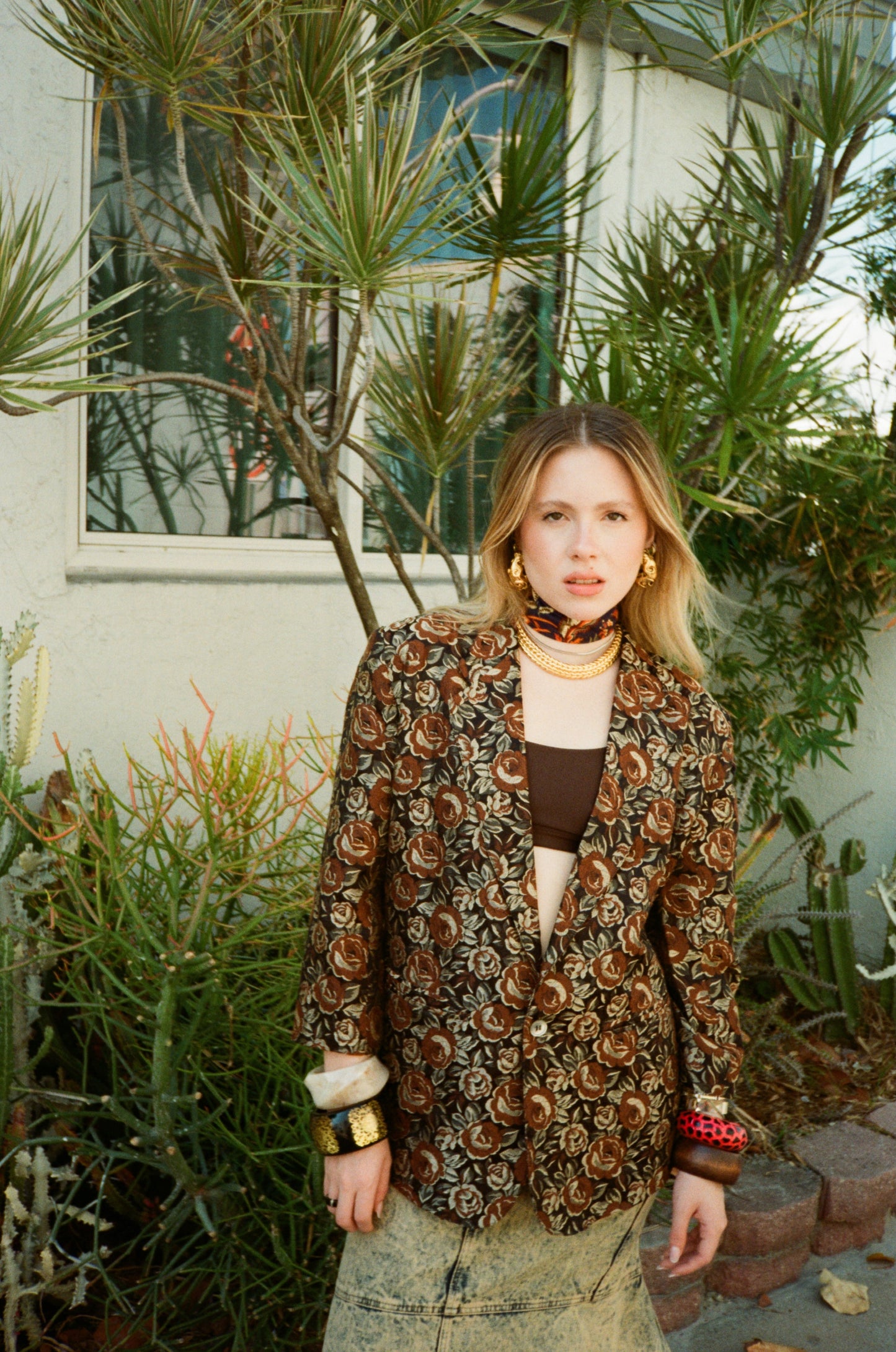 EMBROIDERED FLOWERS BLAZER