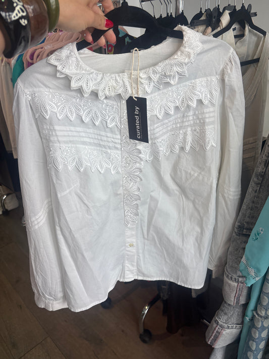 47. COTTON LACE AND RUFFLED SHIRT