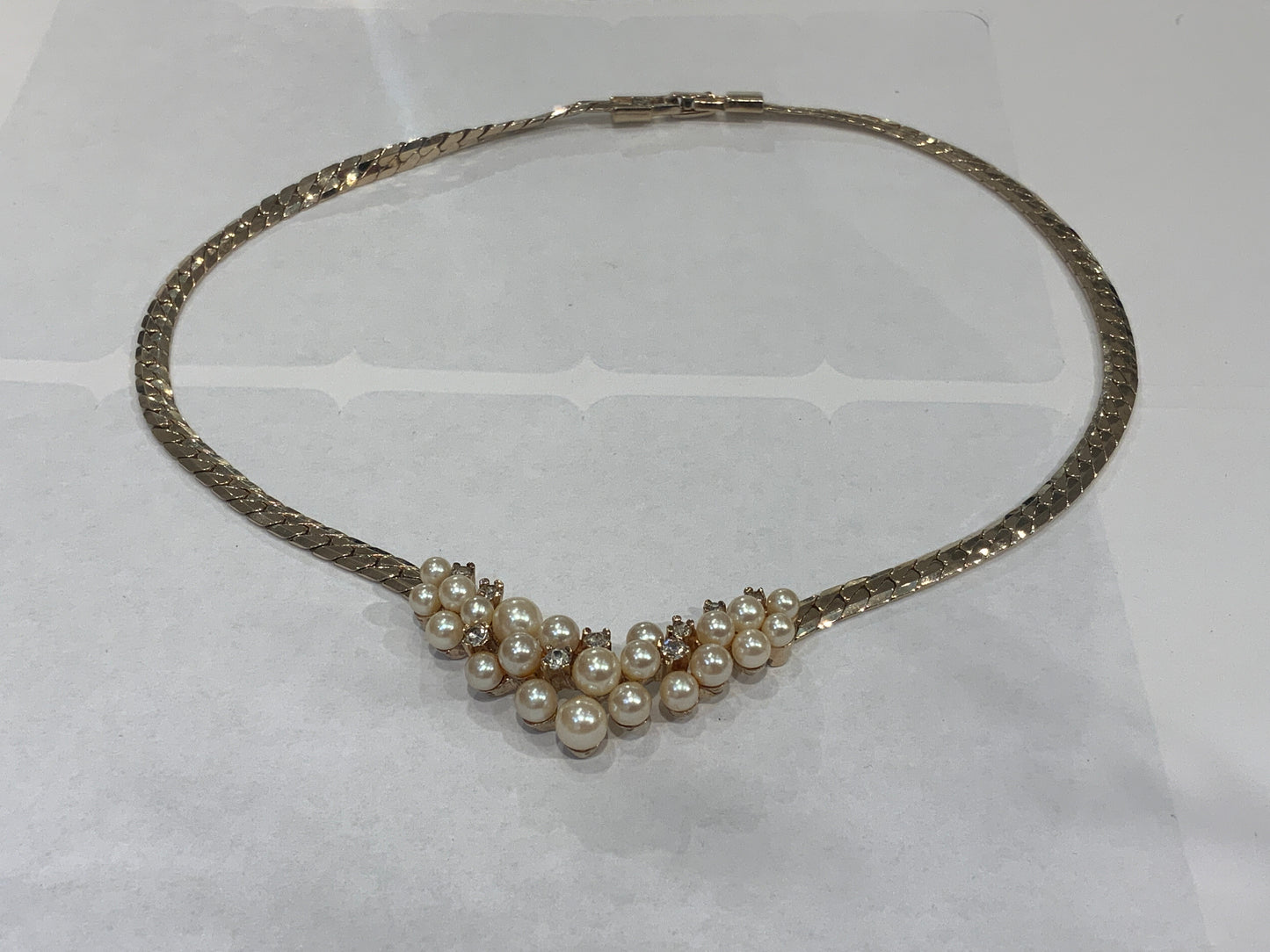 CHOKER WITH SMALL PEARLS AND RHINESTONES
