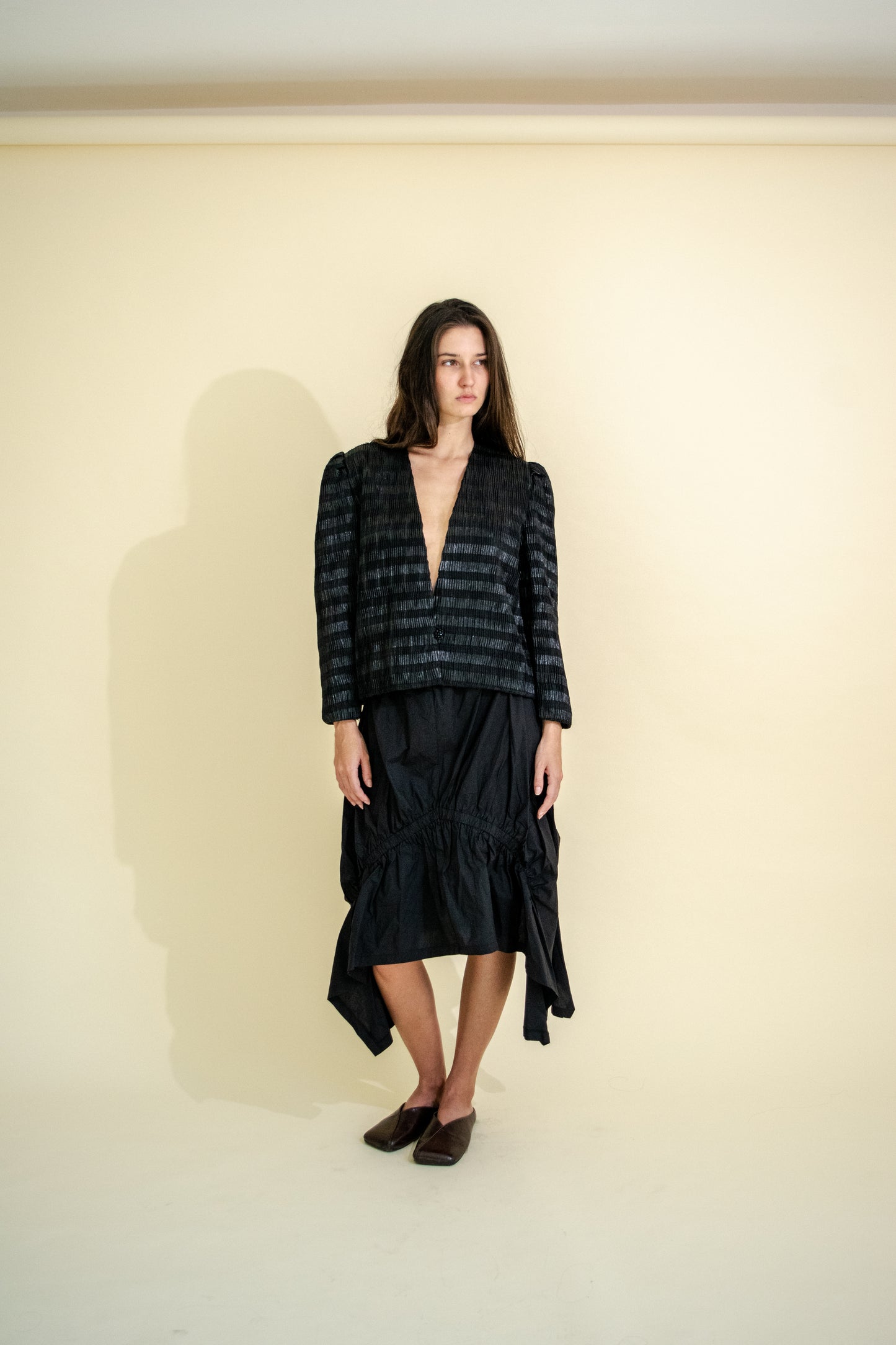 PLEATED JACKET WITH LINES