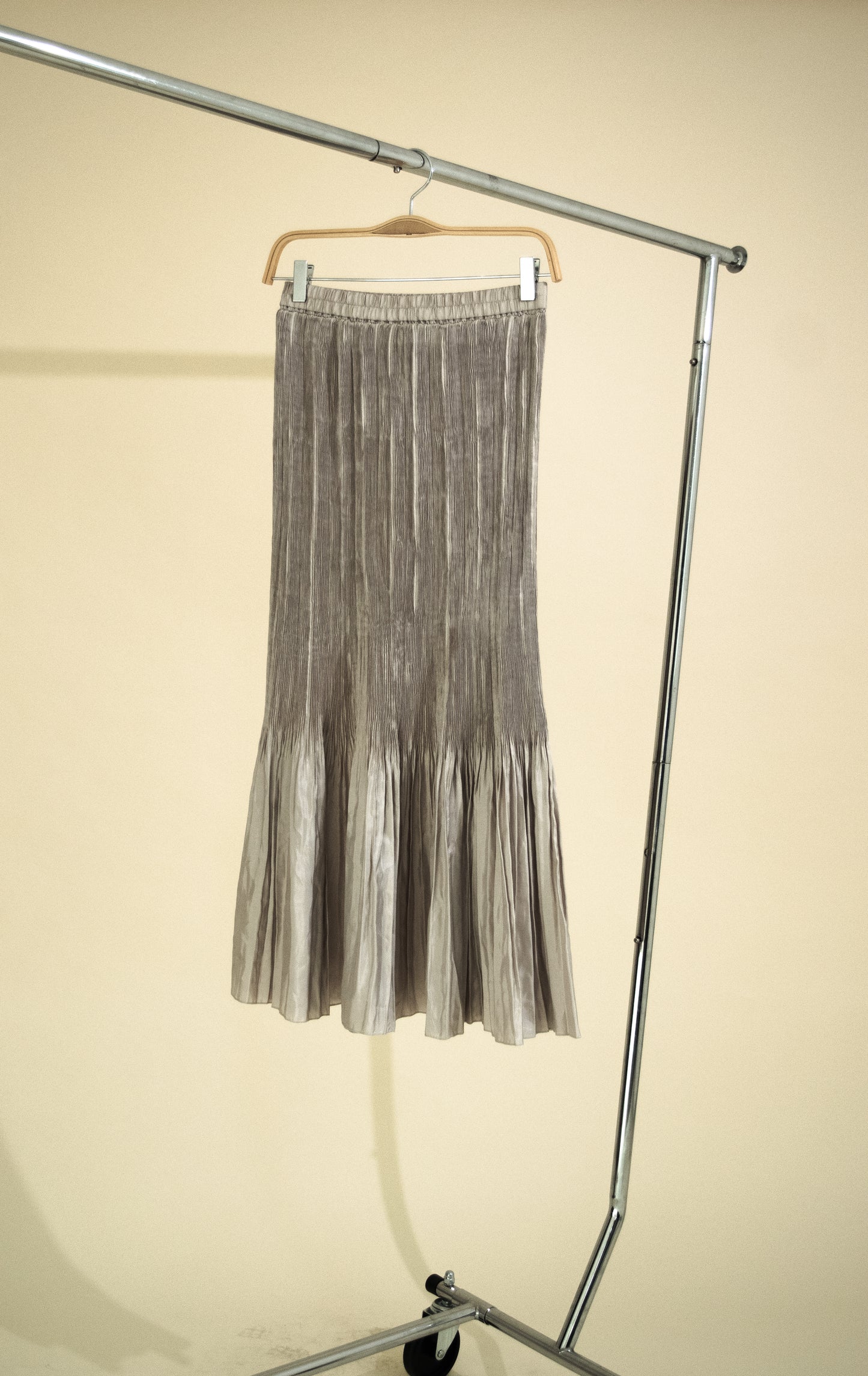 MIRROR MERMAID PLEATS MAXI SKIRT