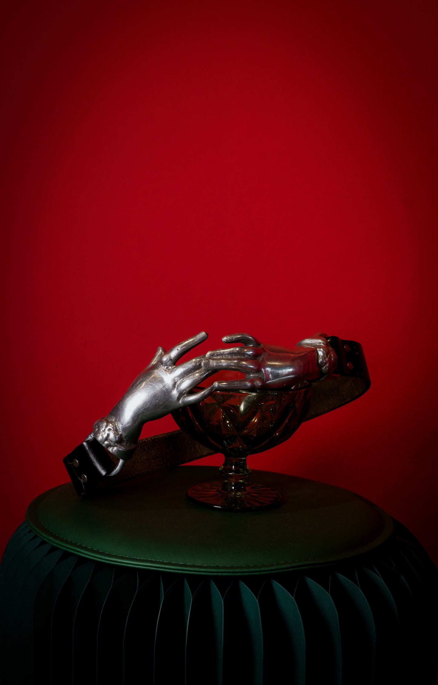 SCULPTURAL SILVER HANDS BELT
