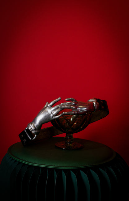 SCULPTURAL SILVER HANDS BELT