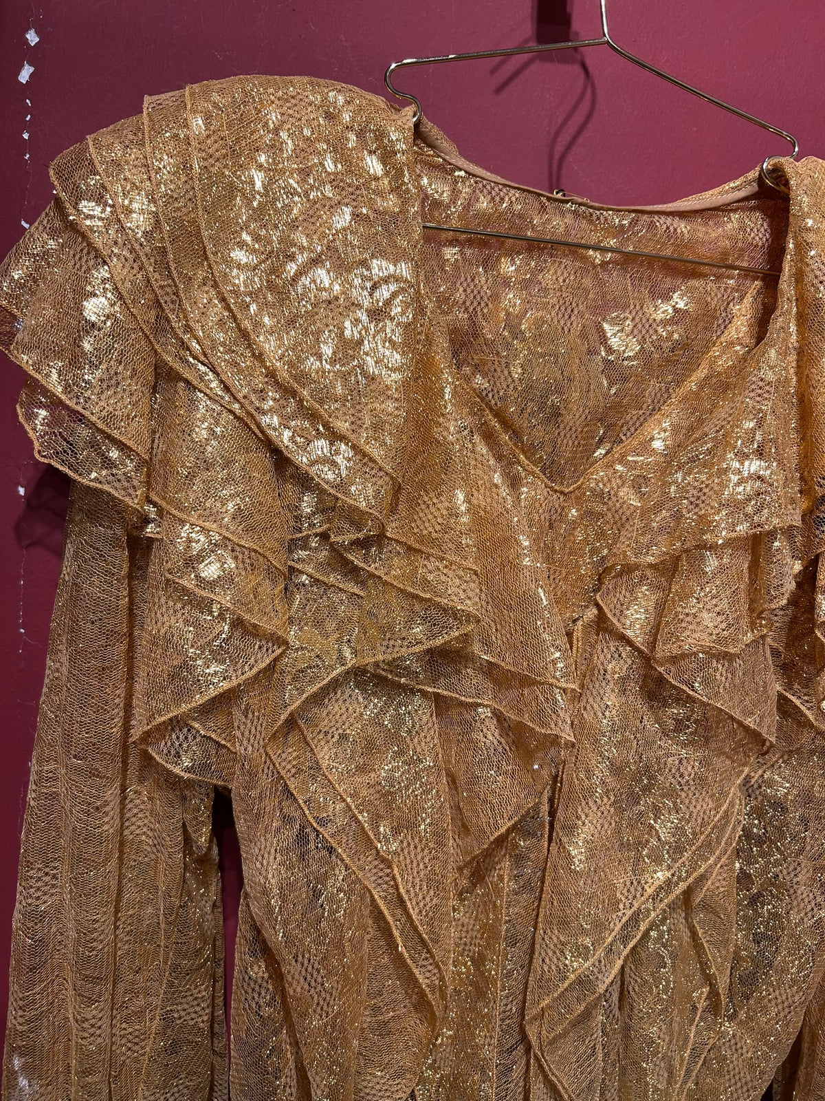 GOLDEN RUFFLES LACE TOP