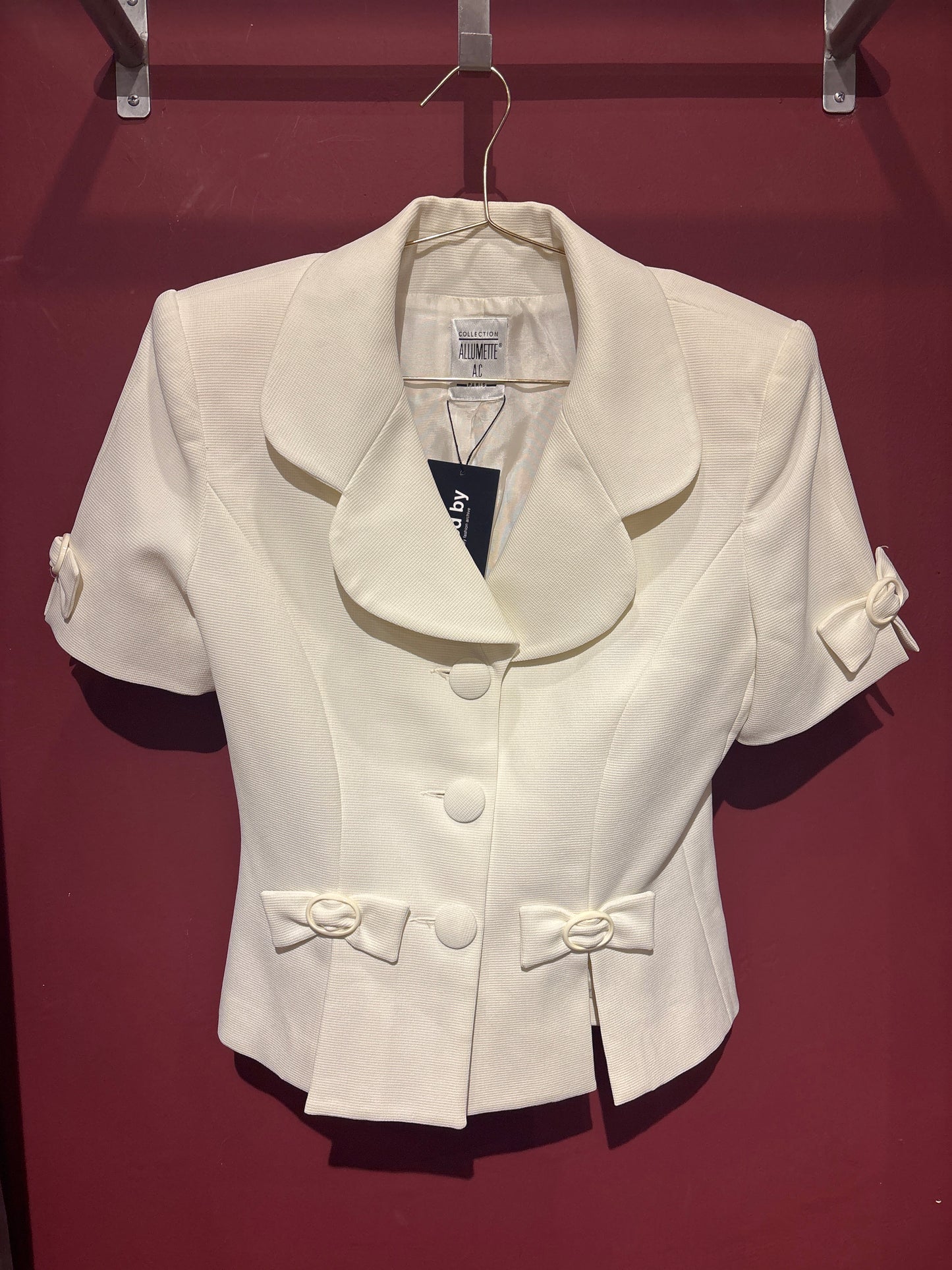 SHORT SLEEVED JACKET AND SKIRT SET