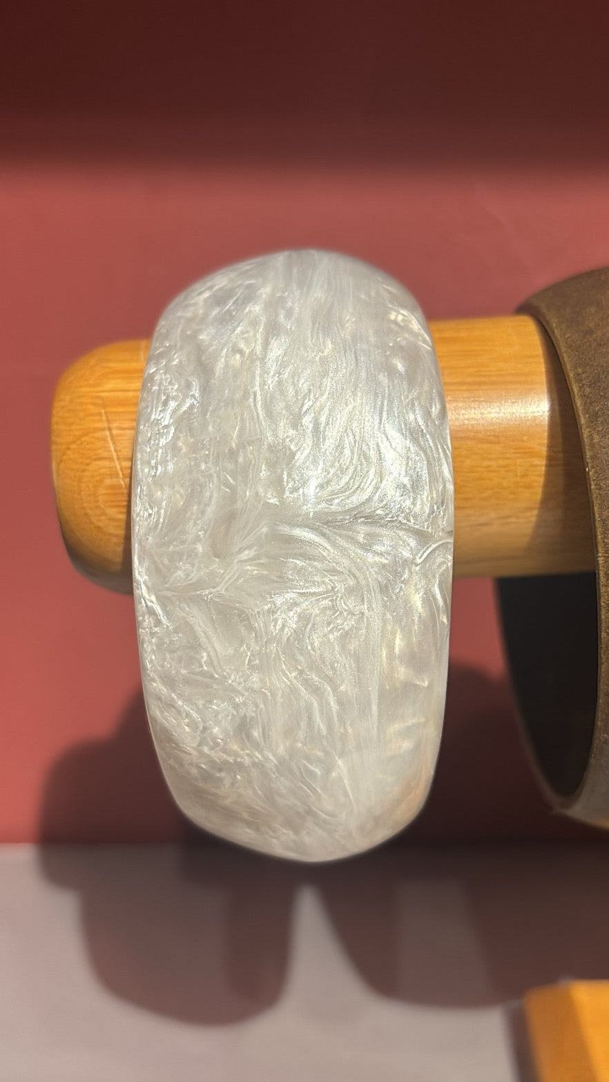OVERSIZED RESINE CUFF
