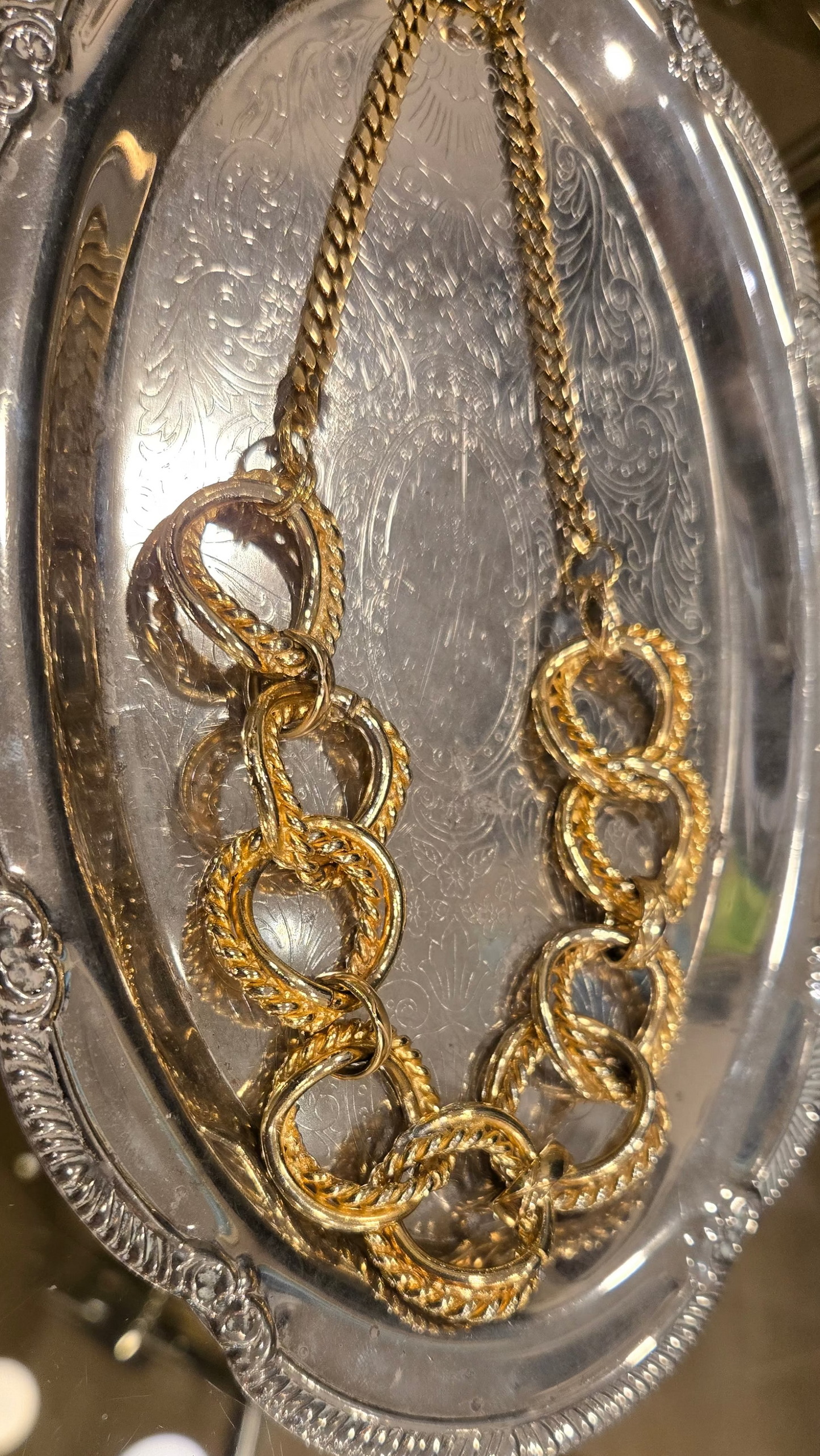 OVERSIZED CHAIN NECKLACE