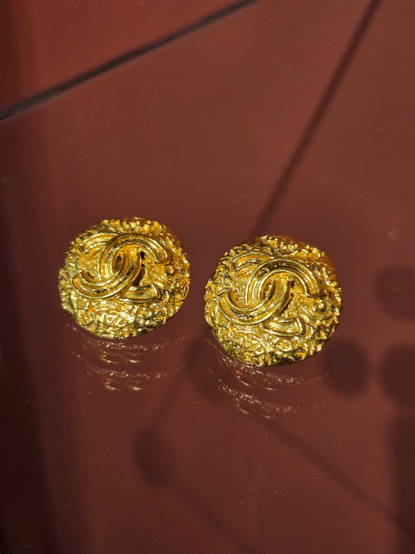 CHANEL VINTAGE GOLD PLATED TEXTURED CC EARRINGS
