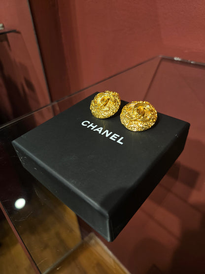 CHANEL VINTAGE GOLD PLATED TEXTURED CC EARRINGS
