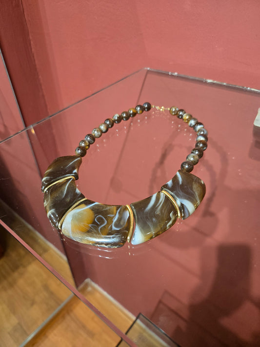 RESIN VINTAGE NECKLACE
