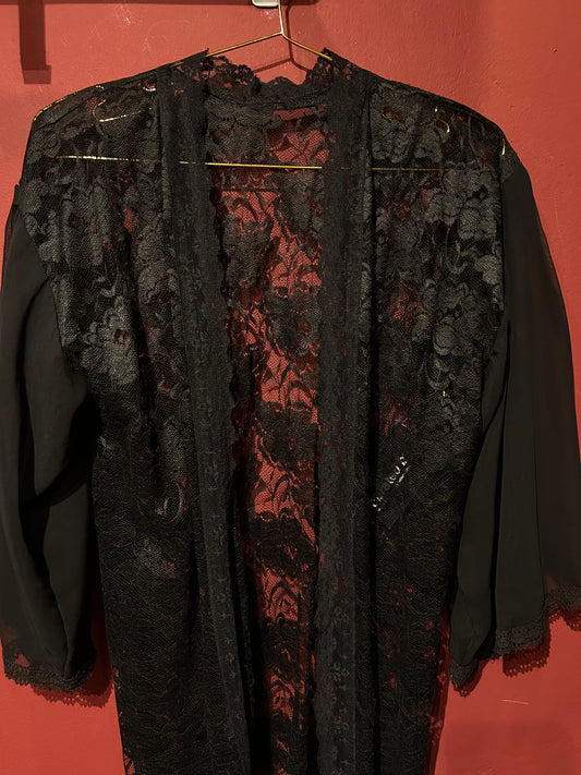 LONG DESHABILLE IN LACE AND GEORGETTE SLEEVE
