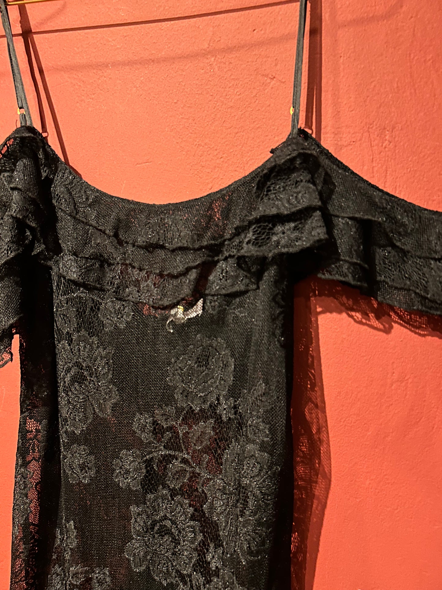 MARJOLAINE LACE TOP WITH FRU FRU SLEEVES