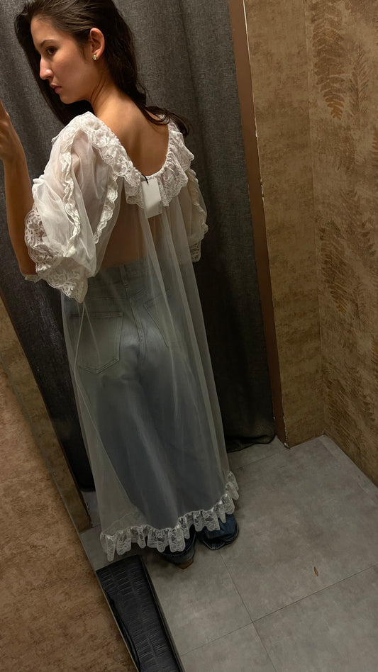 VINTAGE DESHABILLE WITH LACE DETAILS