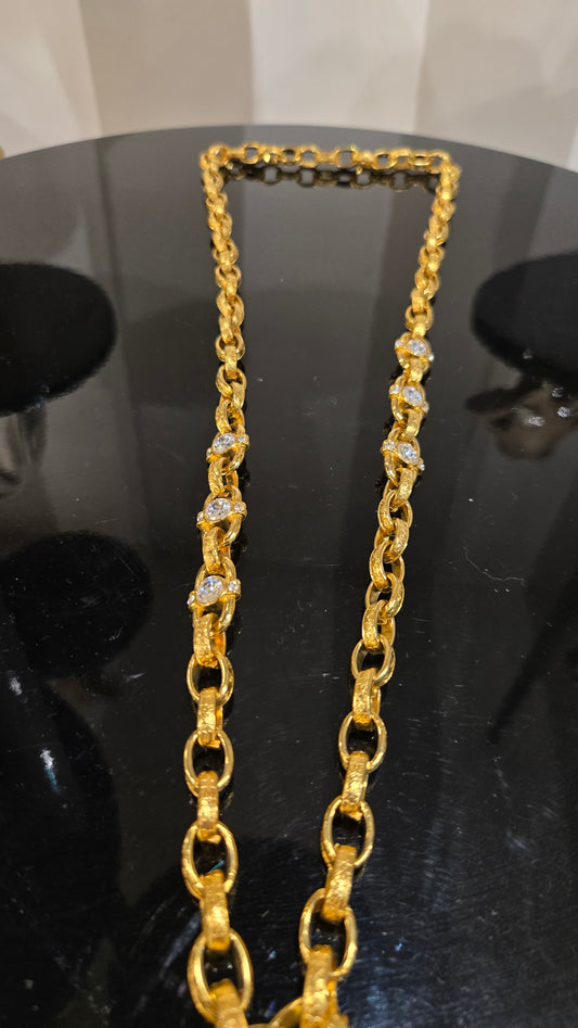 LONG CHAIN NECKLACE WITH CRYSTALS