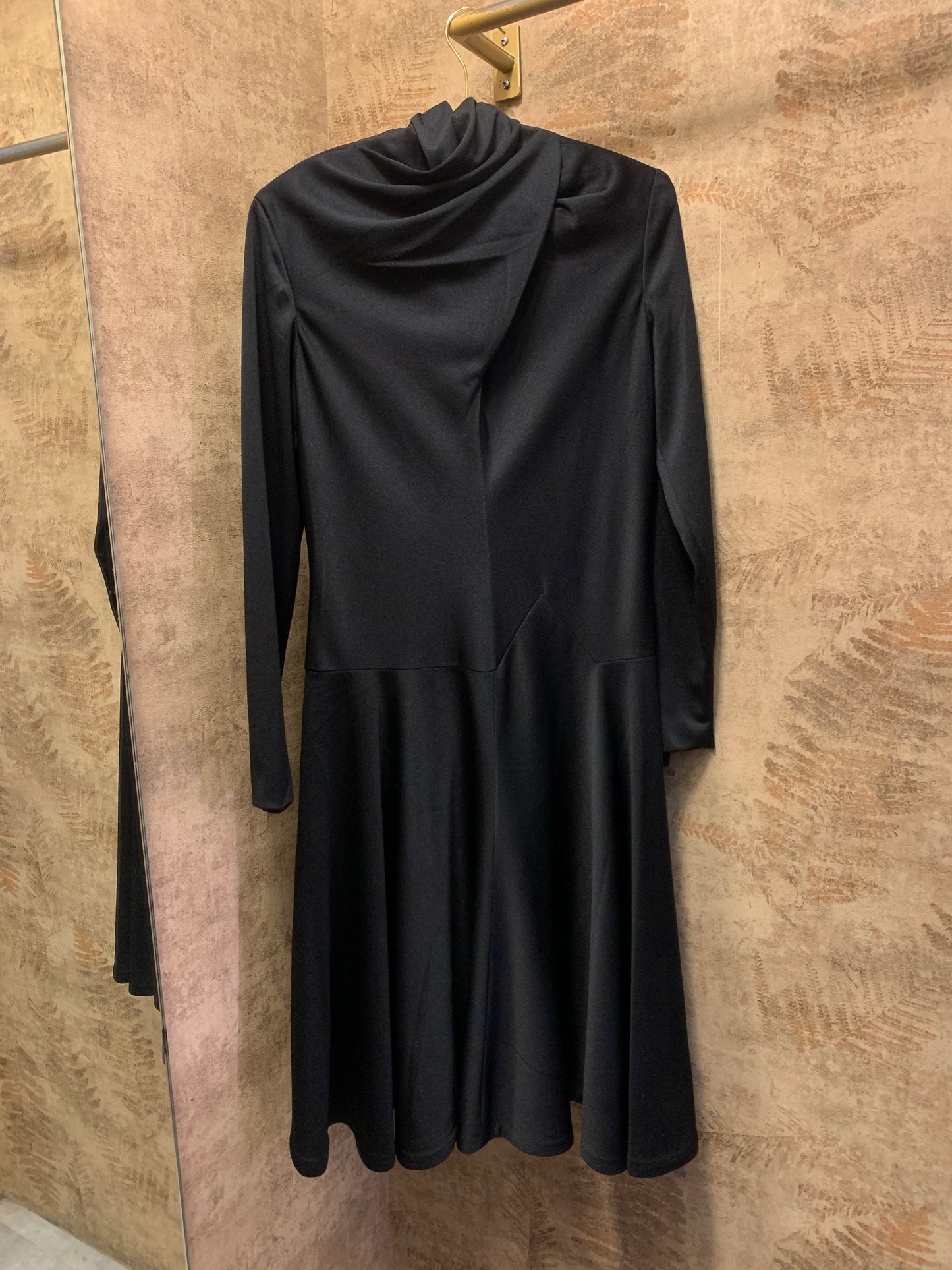 ELASTIC SHORT DRESS WITH LONG SLEEVES