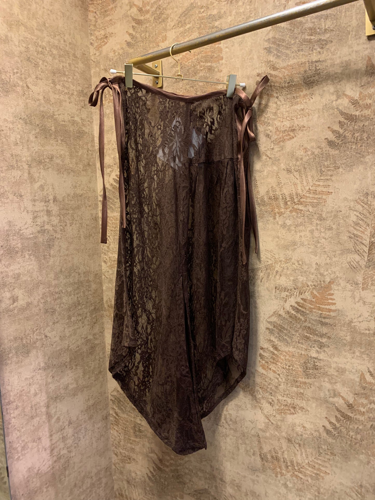CURATED BY DESIGN - LACE SKIRT