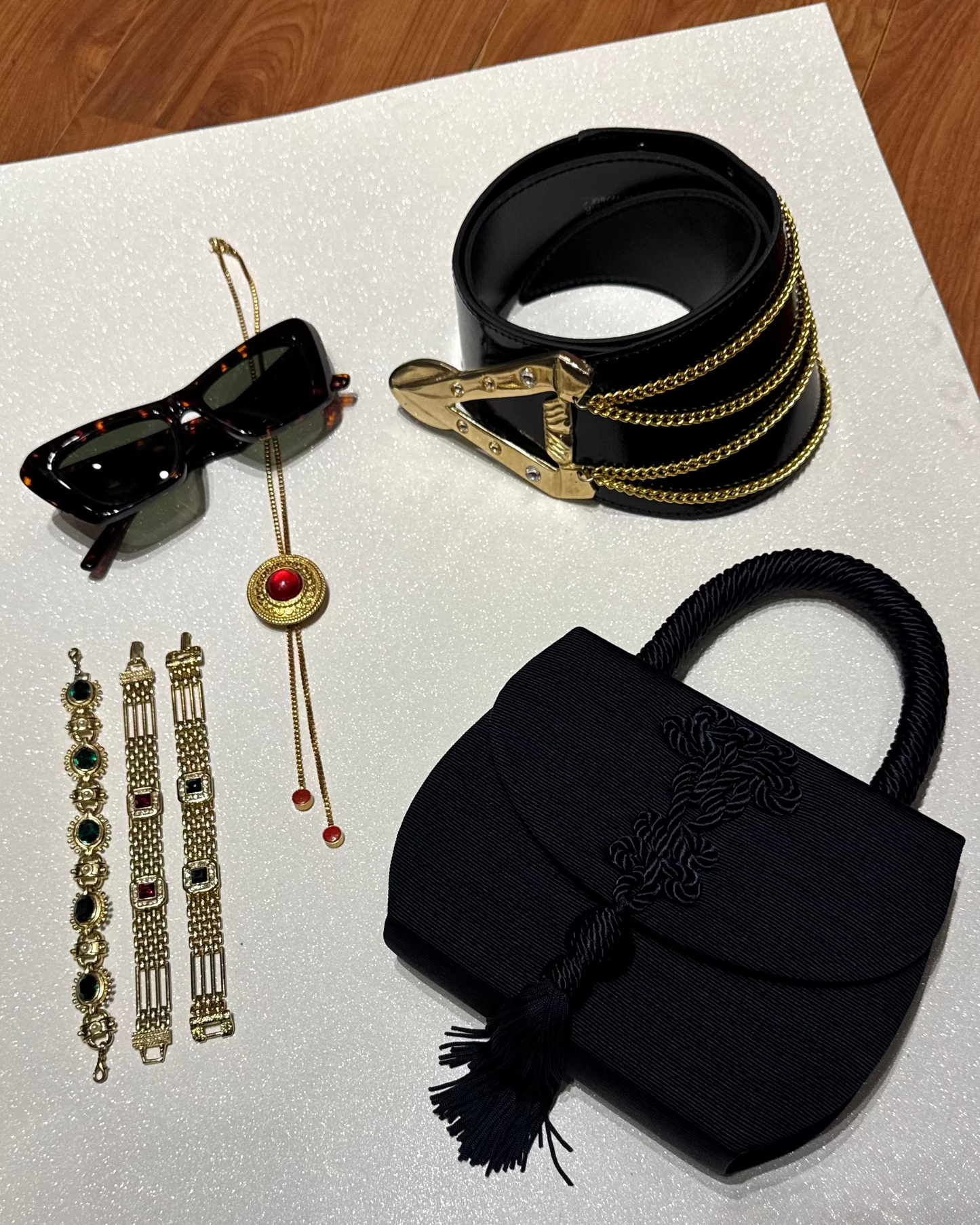 TASSEL CLUTCH WITH CHINESE DÉTAILS