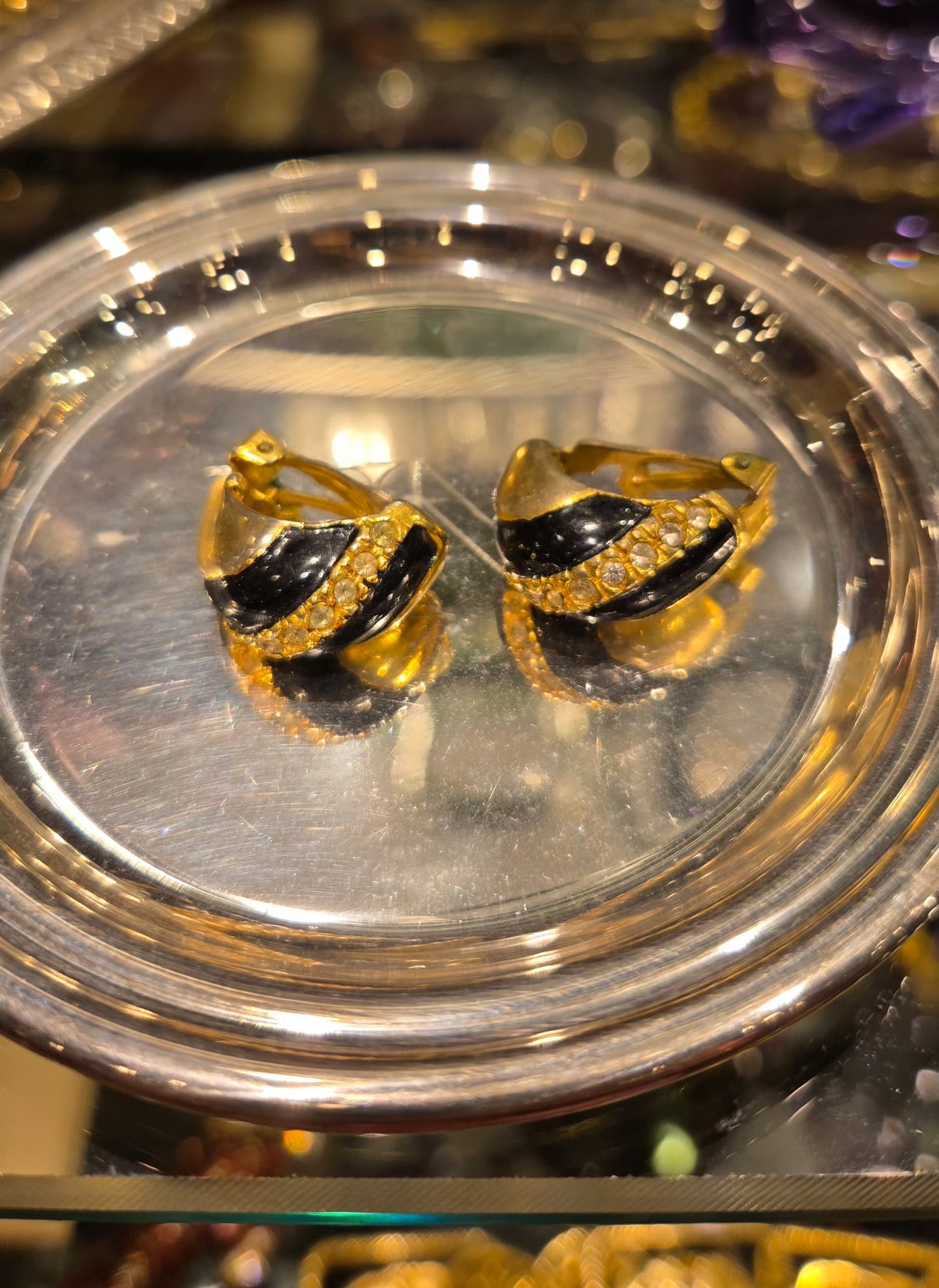 VINTAGE CLIP WITH BLACK AND CRYSTALS STRIPES