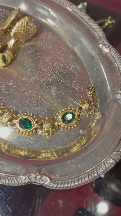 VINTAGE EARRINGS WITH GREEN STONES